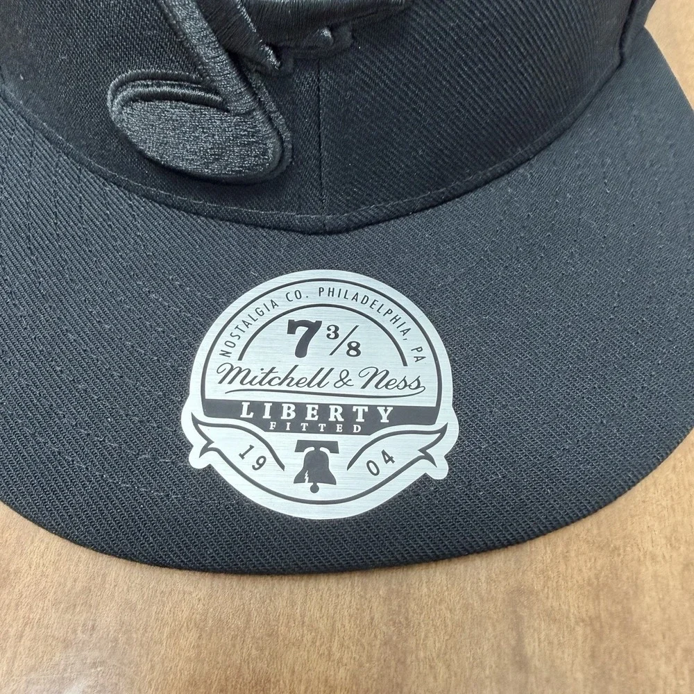 Mitchell & Ness St Louis Blues Black on Black Fitted hat cap‎ 7 3/8 NHL